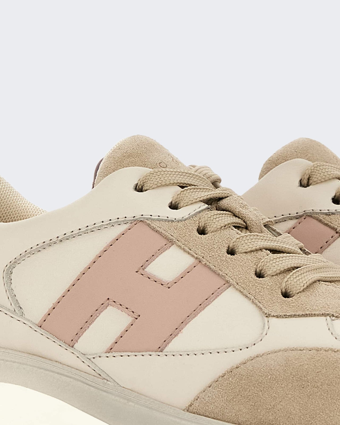 Dames Veterschoenen met H-detail Beige