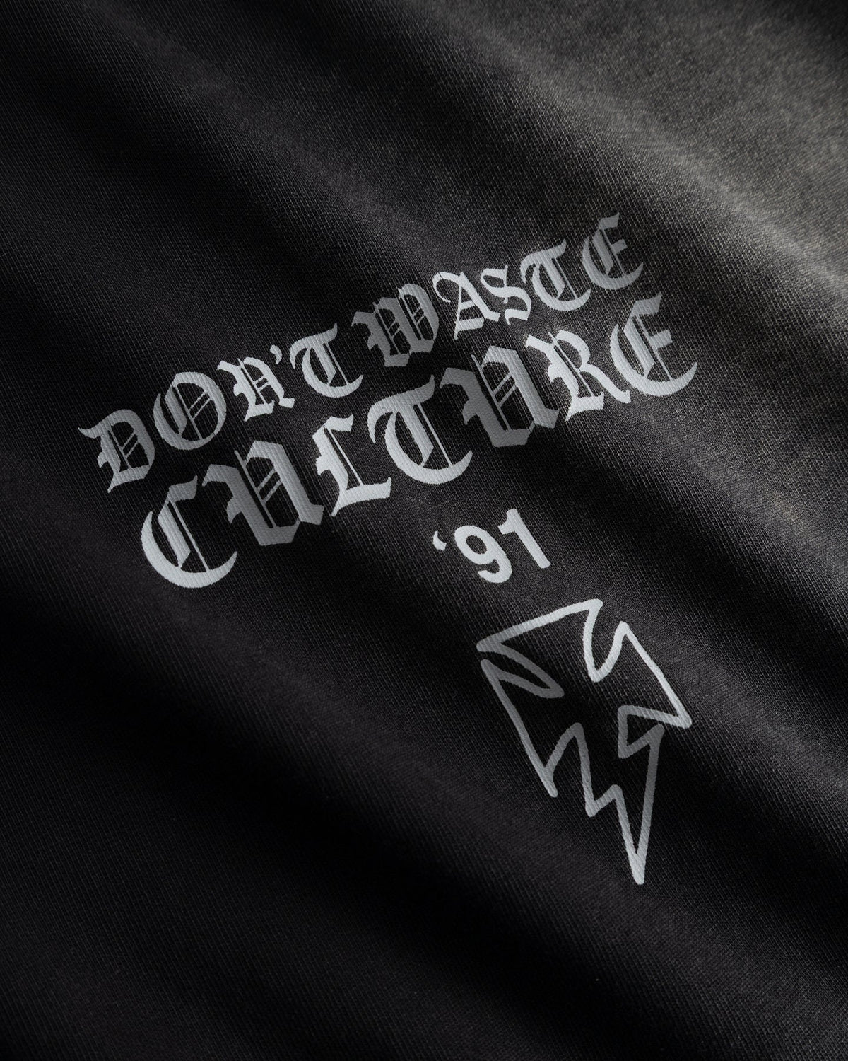 Don't Waste Culture Heren T-shirt met verwassen zwart effect - Eleganza.nl