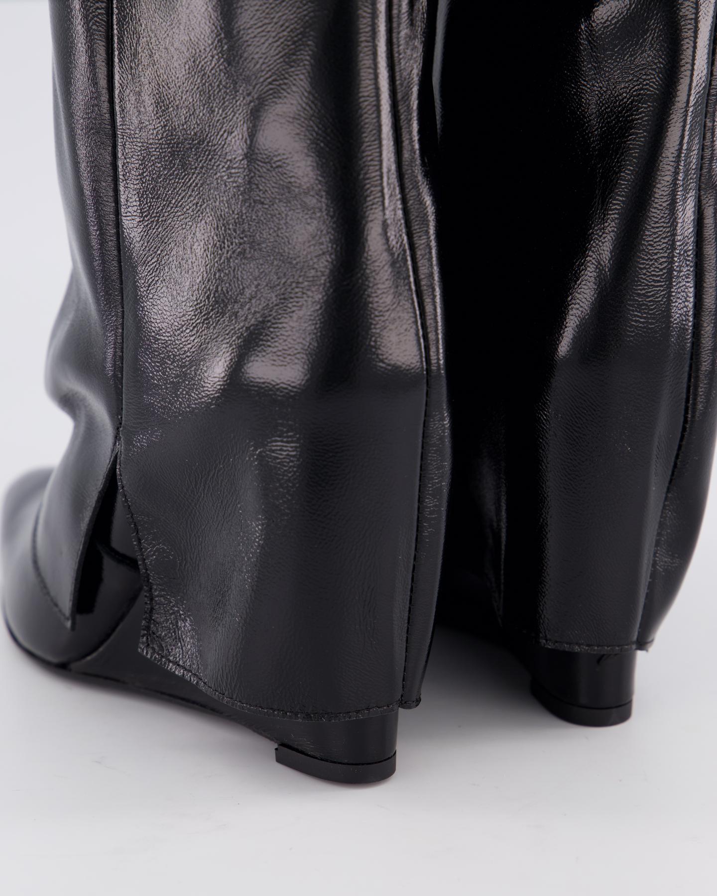 Gibaldi Dames Studded Shiny Leather Wedge - Eleganza.nl