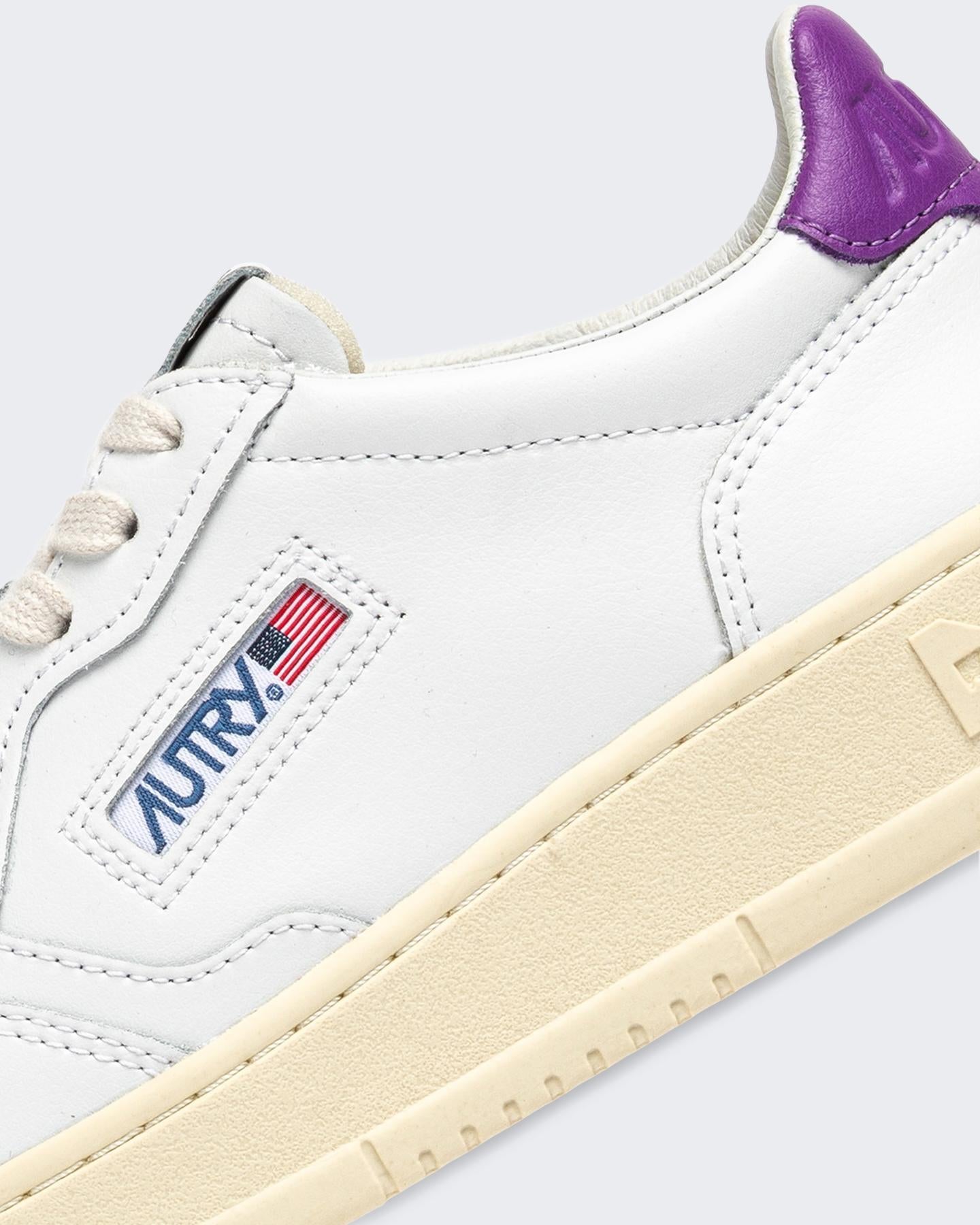 Autry Dames Medalist Low Sneaker Wit/Paars