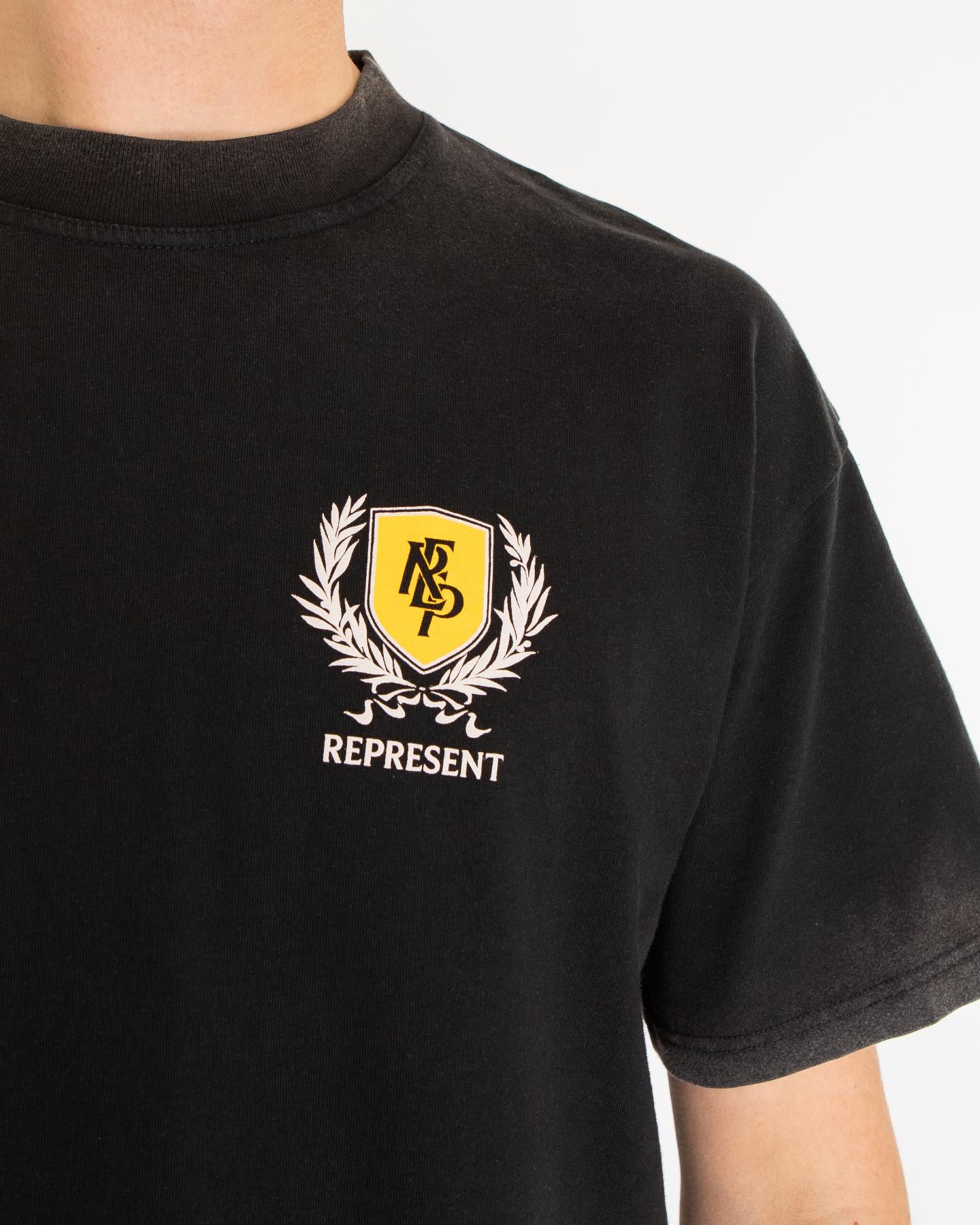 Represent Heren Crest T-Shirt Zwart