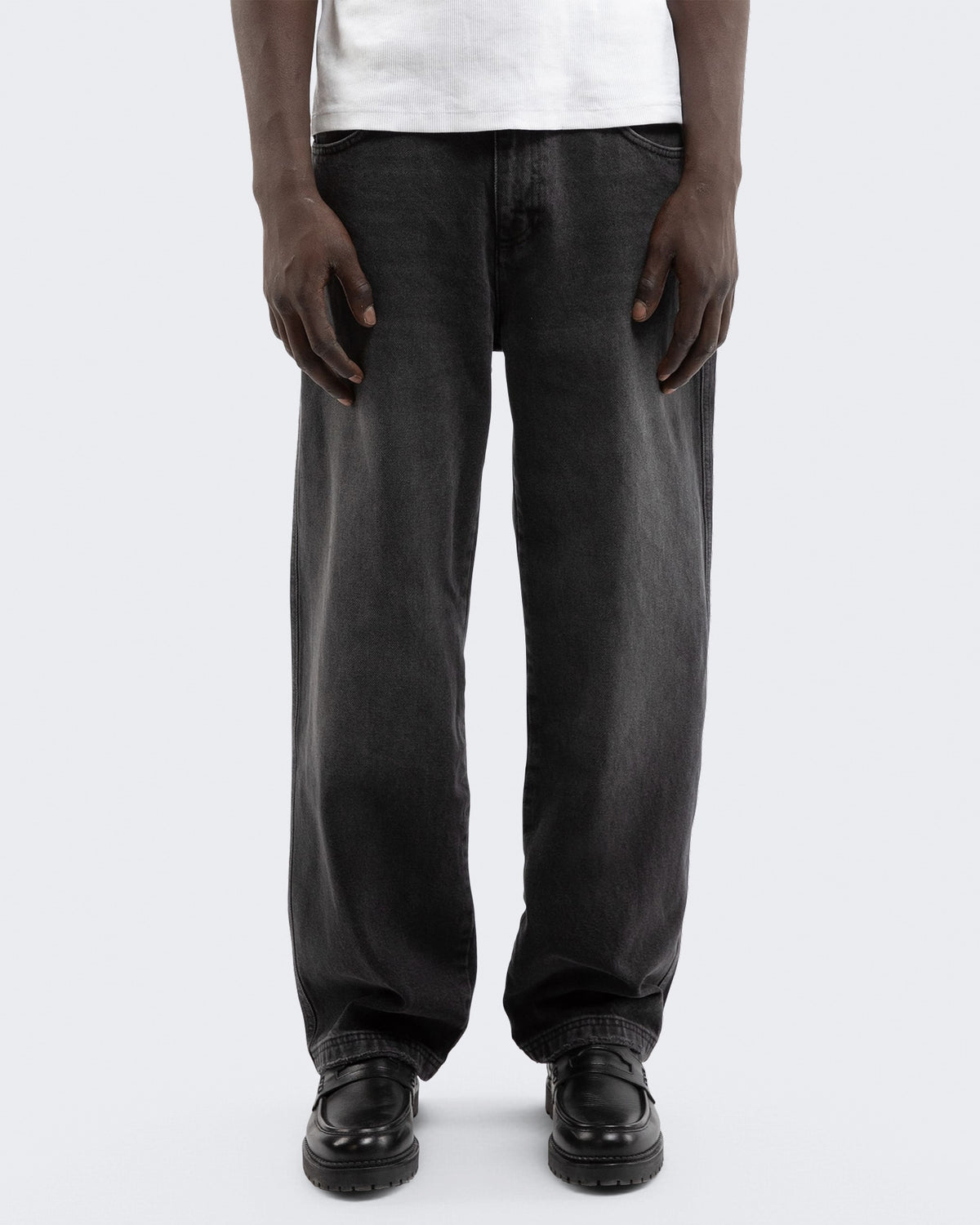 Herren Essential Straight Fit Denim Washed Black