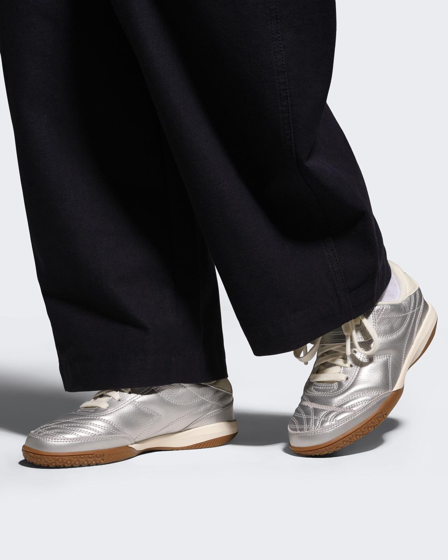 Dames Gold Indoor Metallic