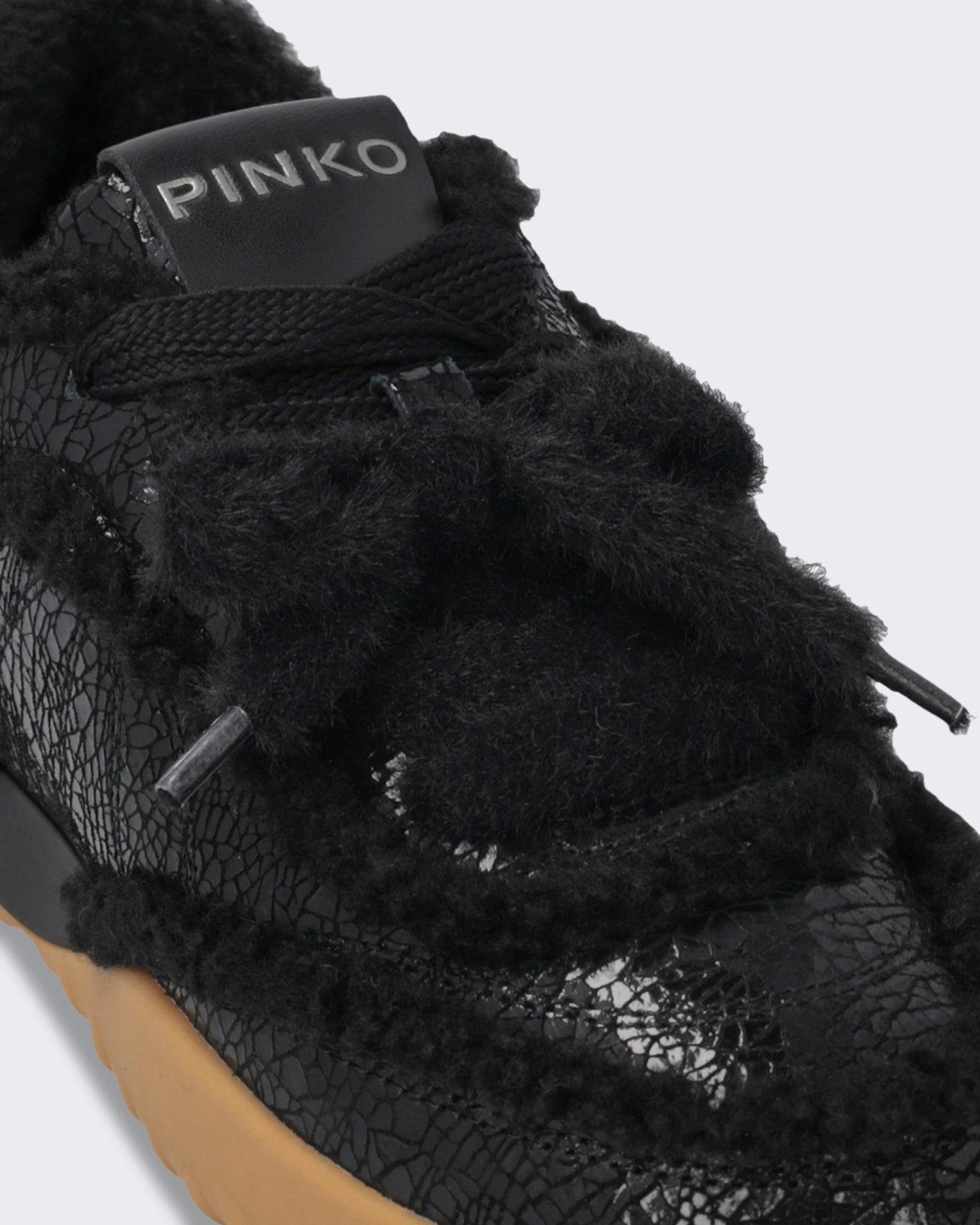 Pinko Dames Gea sneaker met craquelé en bont Zwart - Eleganza.nl